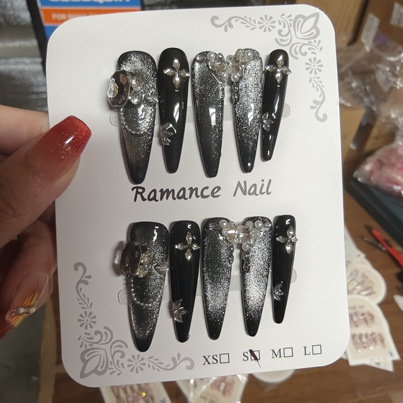 Floral and Glitter Press-On Nail Set - Picture 14 of 16